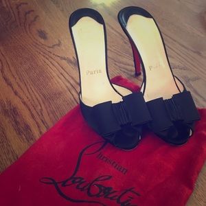 Christian Louboutin bowed satin heels 39.5
